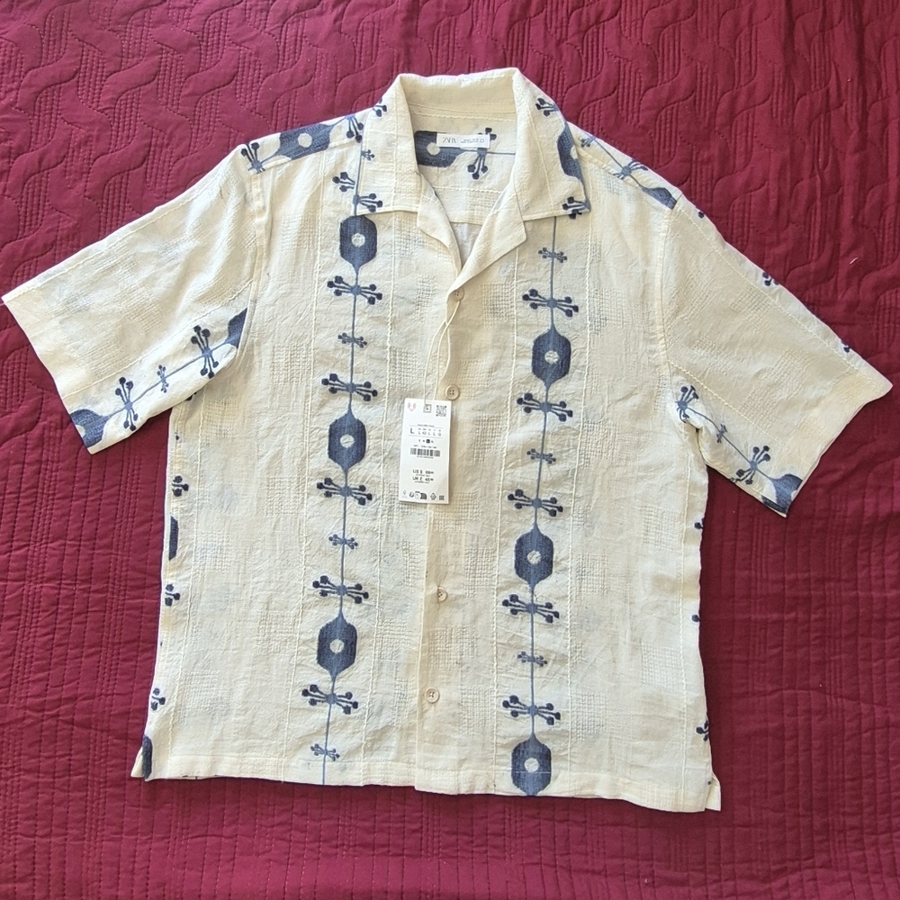 Zara Cream Short-Sleeve Button-Down Shirt with Navy Pattern